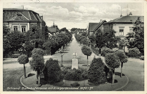 01990 Ortrand Bahnhofstrasse mit Kriegerdenkmal Landpoststempel Kleinkmehlen o 1938