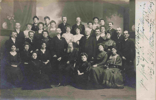 Pleißa (Limbach-Oberfrohna) Familie mit Pfarrer Echtfoto1909