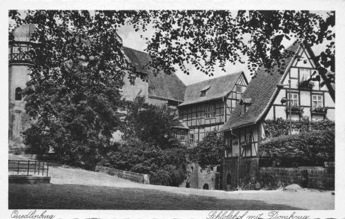 Quedlinburg Schlosshof mit Domkrug * um 1930