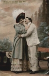 Man gives woman kiss his cute mouse, o 23.3.1909