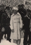 Olympische Spiele 1936, Sonja Henie vor dem Stadion