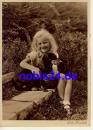 Dachshund with child o 1941