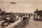 Barge in a lock on the canal, * approx. 1915