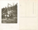 Bauarbeiter Maurer mit Flaschenzug Echtfotokarte * ca. 1930