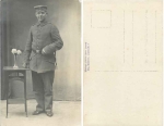 Deutscher Soldat in Ausgangsuniform 1. WK  Nelken Echtfoto * ca. 1915