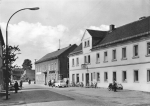 02699 Königswartha Oberlausitz Hauptstrasse mit Gaststätte o 1970